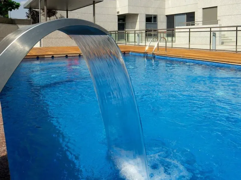 Piscina exterior Hotel Vincci Frontaura 4* Valladolid Piscina exterior Hotel Vincci Frontaura 4* Valladolid